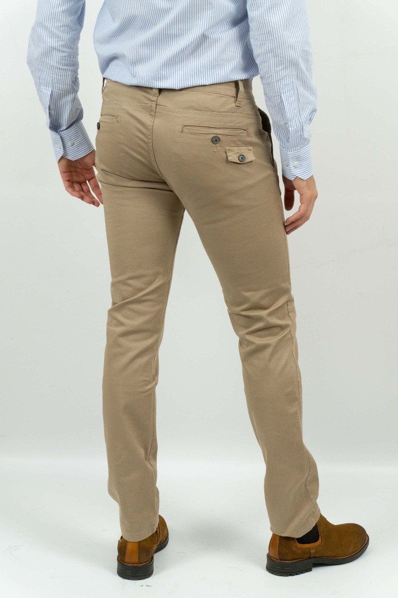 CHINO TAPETA CAMEL