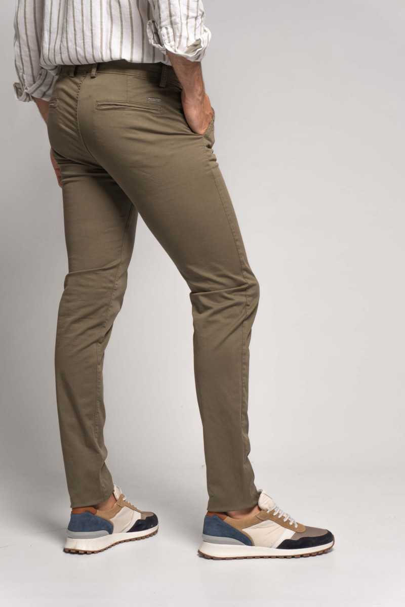 PANTALÓN CHINO SKINNY VERDE